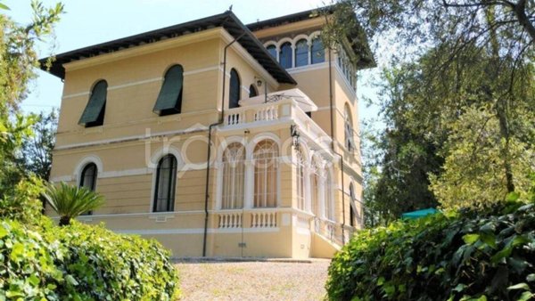 casa indipendente in vendita a Lucca in zona Carignano