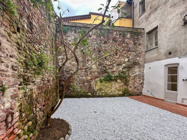 appartamento in vendita a Lucca in zona Centro Città