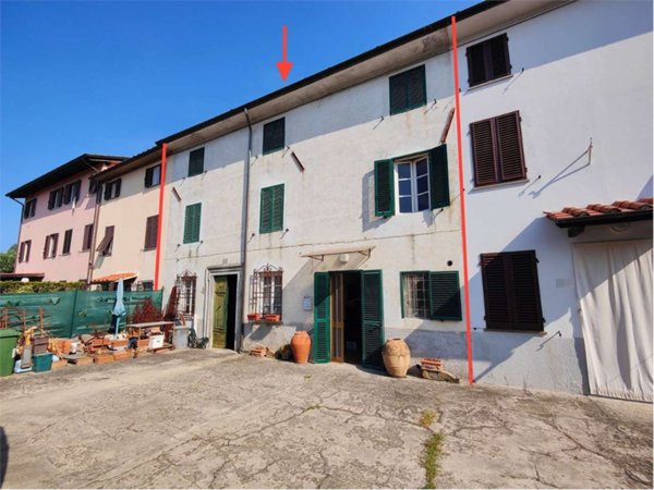 casa indipendente in vendita a Lucca in zona Picciorana