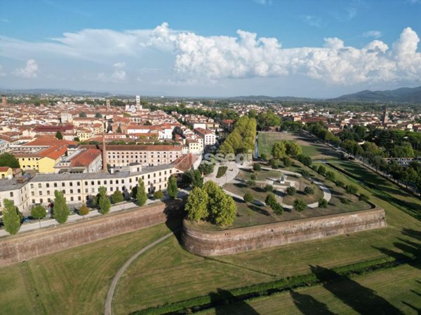 appartamento in vendita a Lucca in zona Centro Città