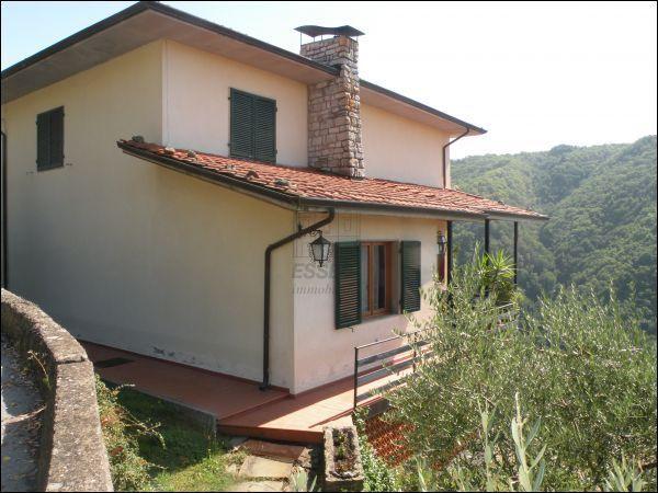 casa indipendente in vendita a Lucca
