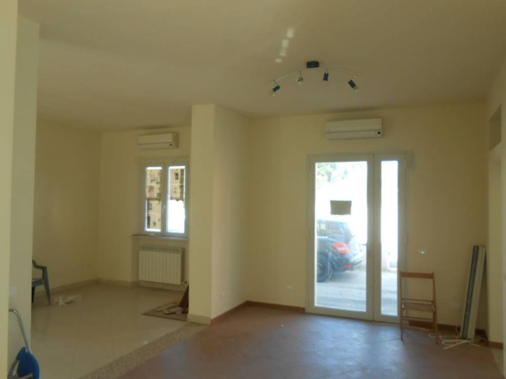 locale commerciale in vendita a Lucca in zona Zona San Concordio