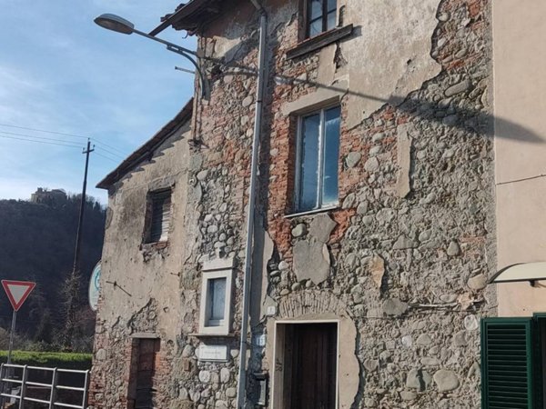 intera palazzina in vendita a Lucca in zona Aquilea