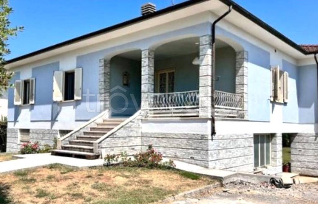 casa indipendente in vendita a Lucca in zona Sant'Alessio