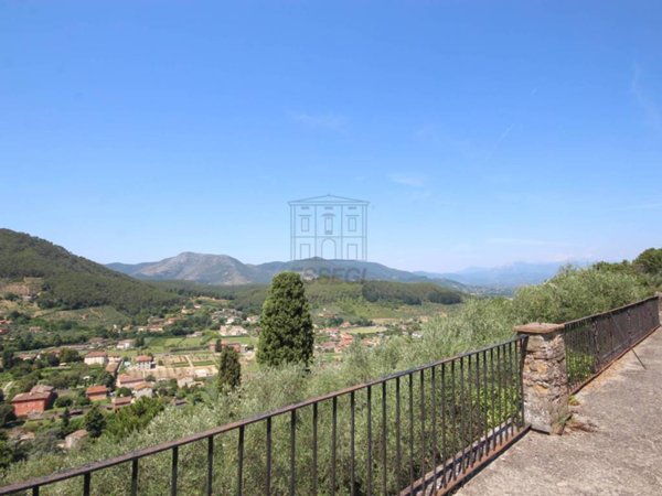 casa indipendente in vendita a Lucca in zona San Lorenzo a Vaccoli