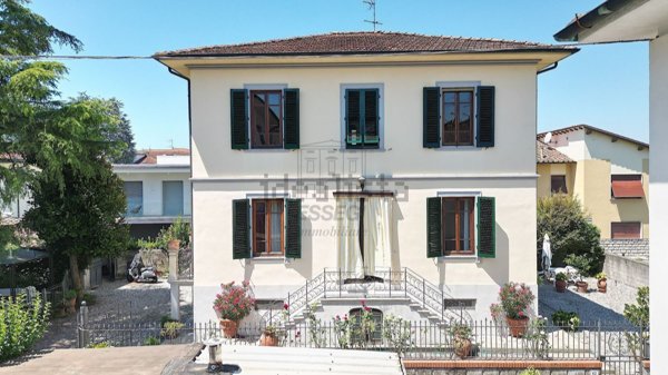 casa indipendente in vendita a Lucca in zona Centro Città