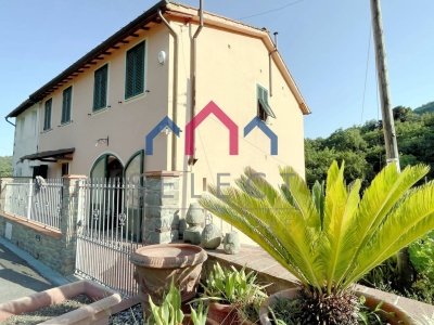 casa indipendente in vendita a Lucca in zona Gugliano