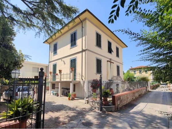casa indipendente in vendita a Lucca in zona zona Mugnano