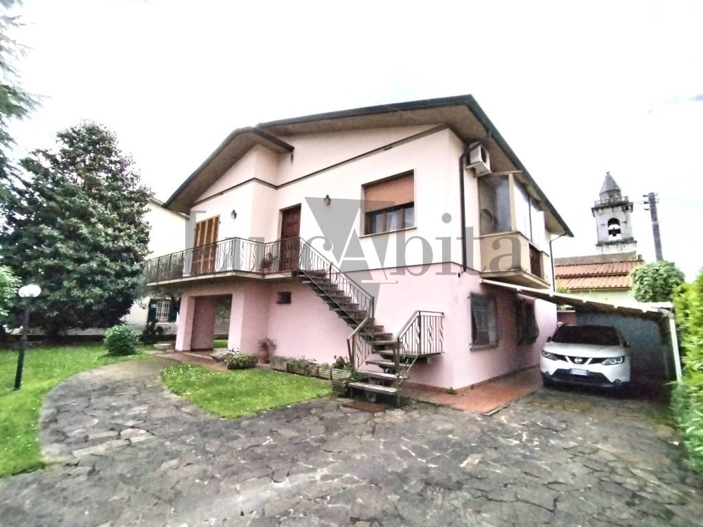 casa indipendente in vendita a Lucca in zona Sant'Angelo in Campo