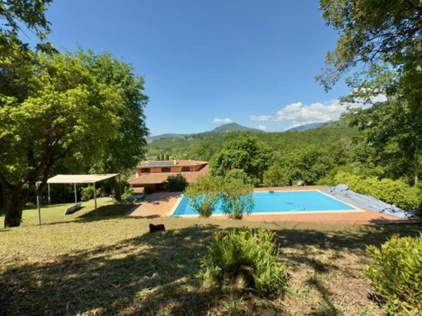 casa indipendente in vendita a Lucca in zona Monte San Quirico