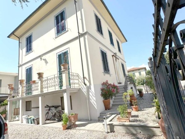 casa indipendente in vendita a Lucca in zona zona Sorbano