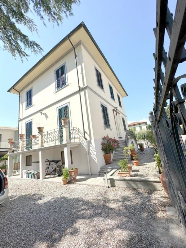 casa indipendente in vendita a Lucca in zona zona Sorbano