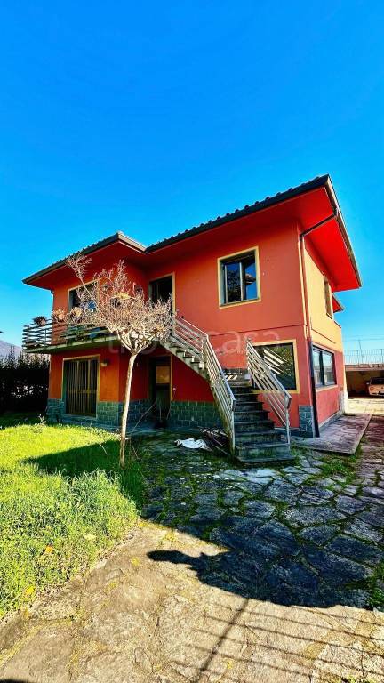casa indipendente in vendita a Lucca in zona San Pietro a Vico