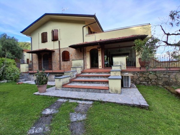 casa indipendente in vendita a Lucca in zona Maggiano