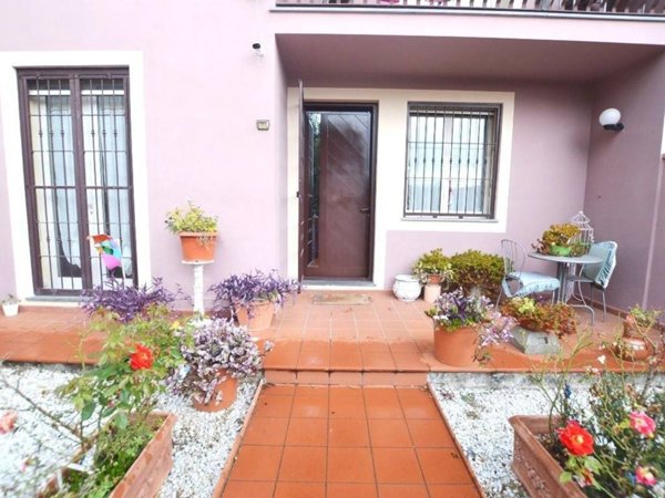 casa indipendente in vendita a Lucca in zona Ponte San Pietro