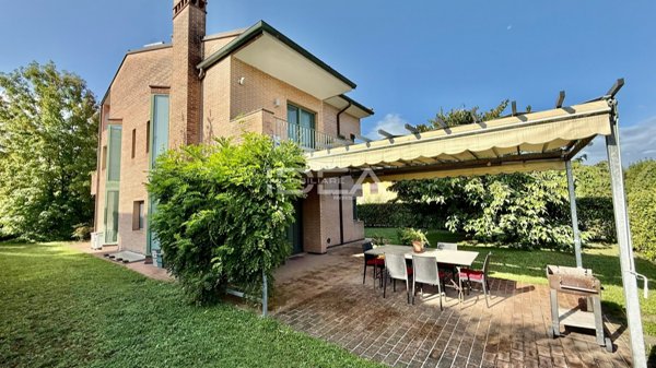 casa indipendente in vendita a Lucca in zona Sant'Alessio