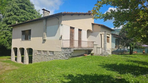 casa indipendente in vendita a Lucca in zona Ponte a Moriano