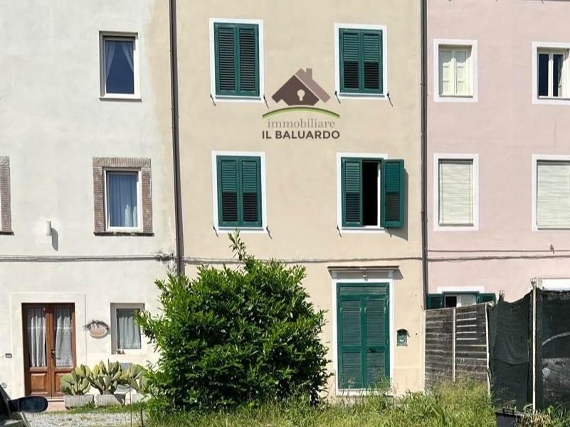 casa indipendente in vendita a Lucca in zona Nave