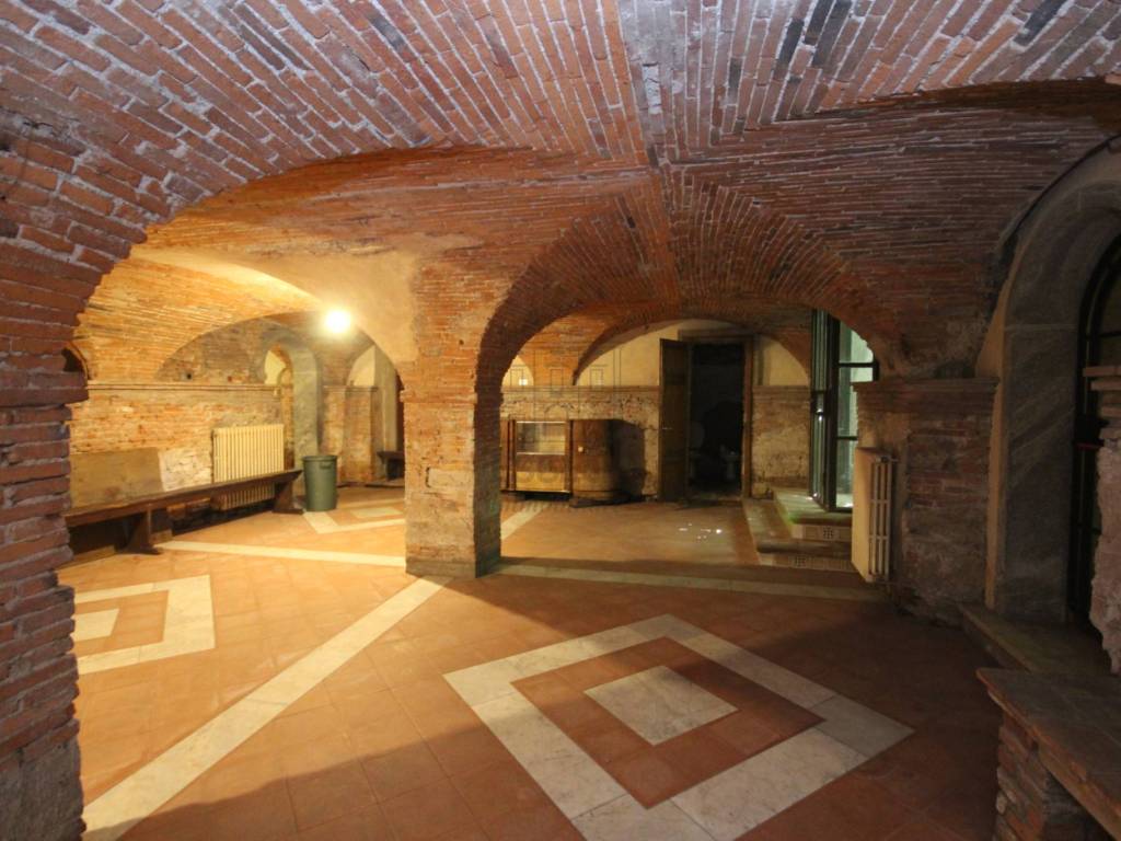 locale commerciale in vendita a Lucca in zona Centro Città