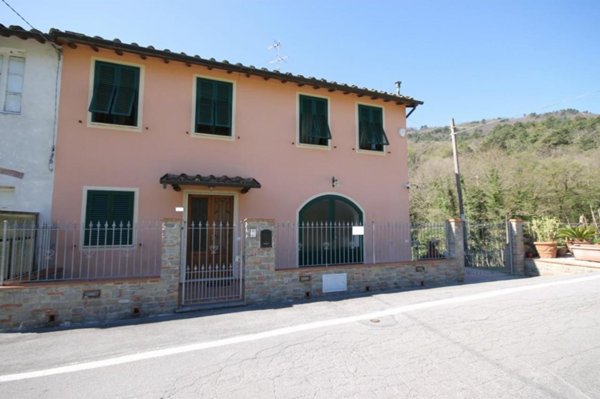 casa indipendente in vendita a Lucca in zona Centro Città