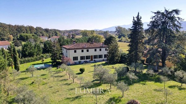 casa indipendente in vendita a Lucca in zona Carignano