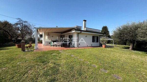 casa indipendente in vendita a Lucca in zona zona Antraccoli