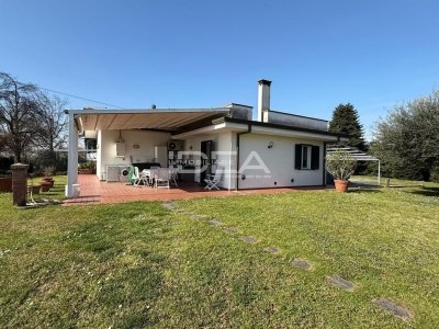 casa indipendente in vendita a Lucca in zona zona Antraccoli