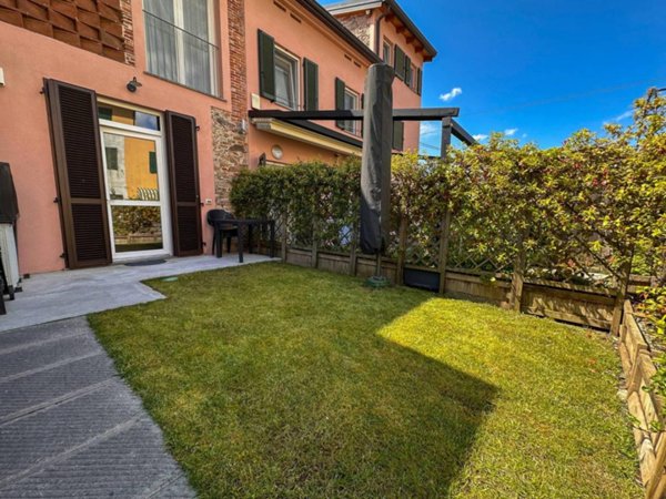 casa indipendente in vendita a Lucca in zona Picciorana