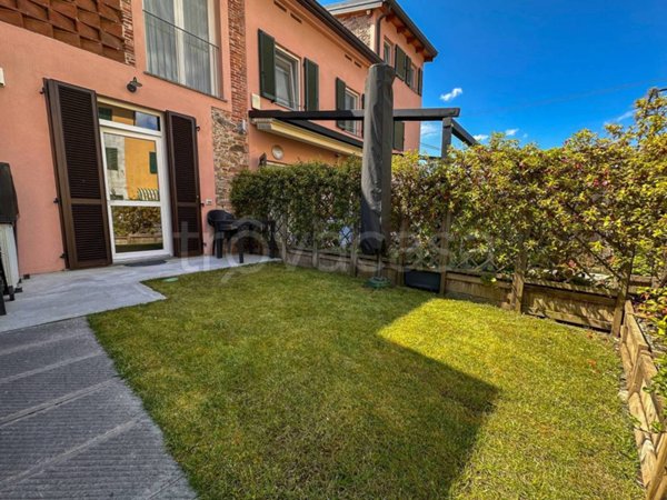 casa indipendente in vendita a Lucca in zona Picciorana