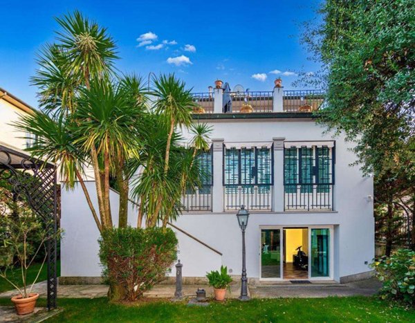 casa indipendente in vendita a Lucca in zona Centro Città