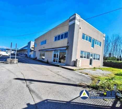 capannone in vendita a Lucca in zona zona Antraccoli