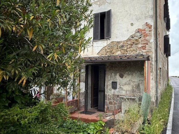 casa indipendente in vendita a Lucca in zona Monte San Quirico