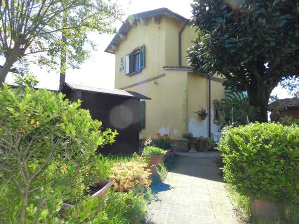 casa indipendente in vendita a Lucca in zona zona SS. Annunziata