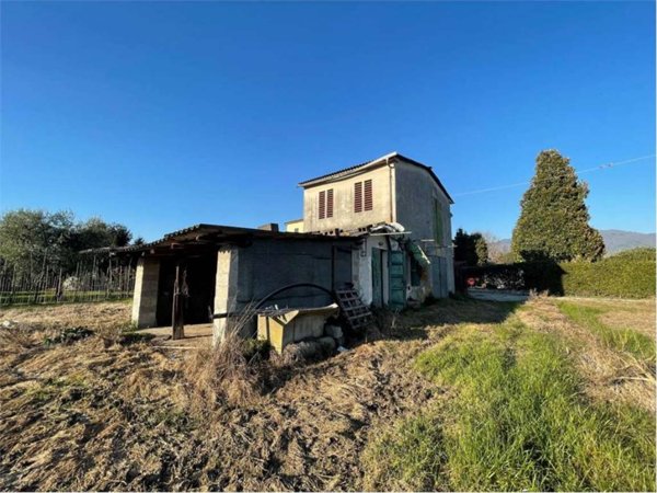 casa indipendente in vendita a Lucca in zona San Pietro a Vico