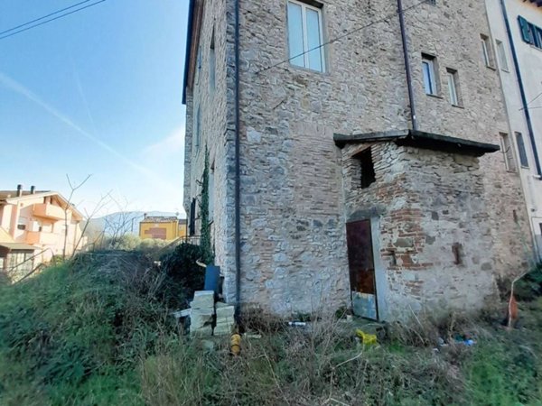 casa indipendente in vendita a Lucca in zona Ponte San Pietro