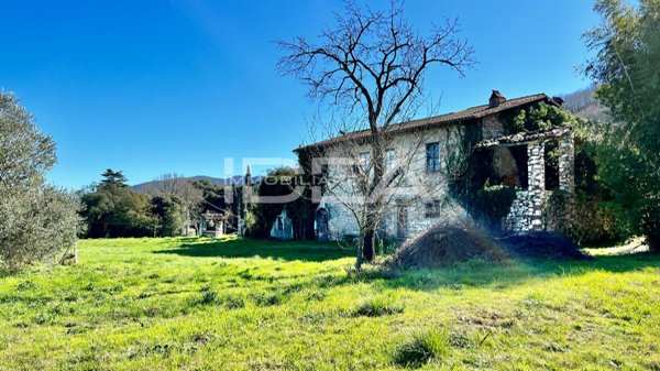 casa indipendente in vendita a Lucca in zona Centro Città