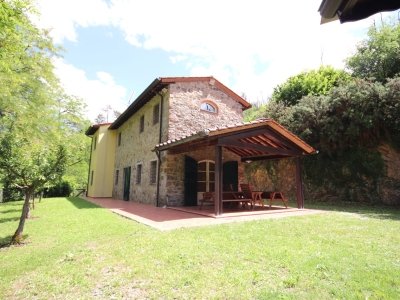 casa indipendente in vendita a Lucca