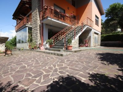 casa indipendente in vendita a Lucca in zona Centro Città