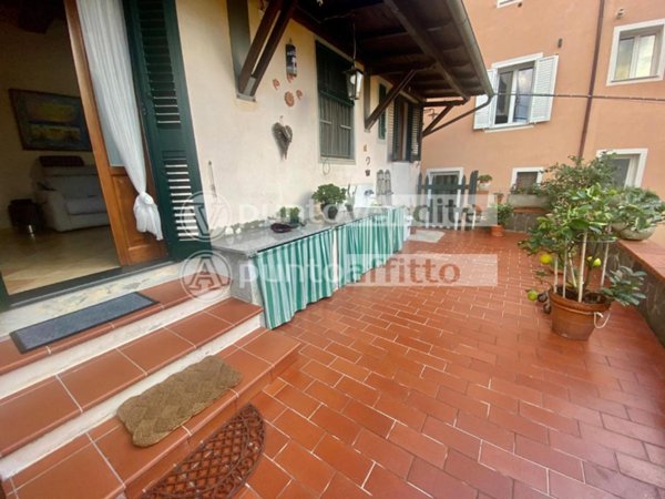 casa indipendente in vendita a Lucca in zona Nozzano