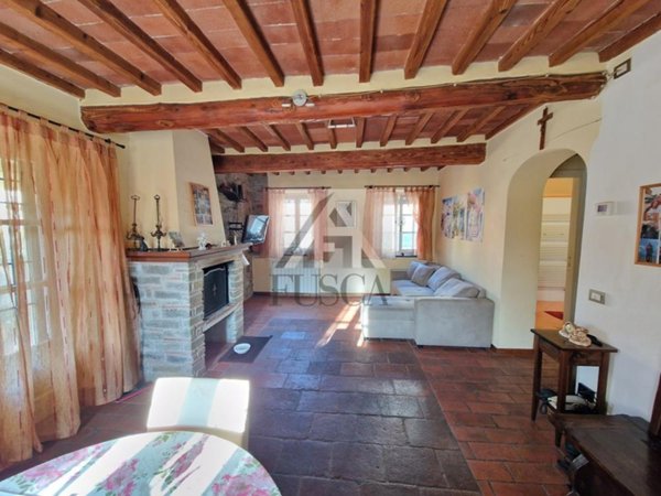 casa indipendente in vendita a Lucca