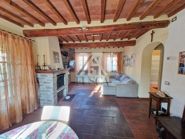 casa indipendente in vendita a Lucca