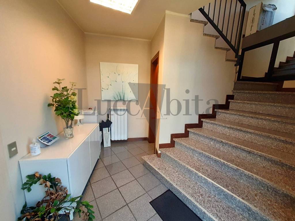 casa indipendente in vendita a Lucca in zona zona Sorbano