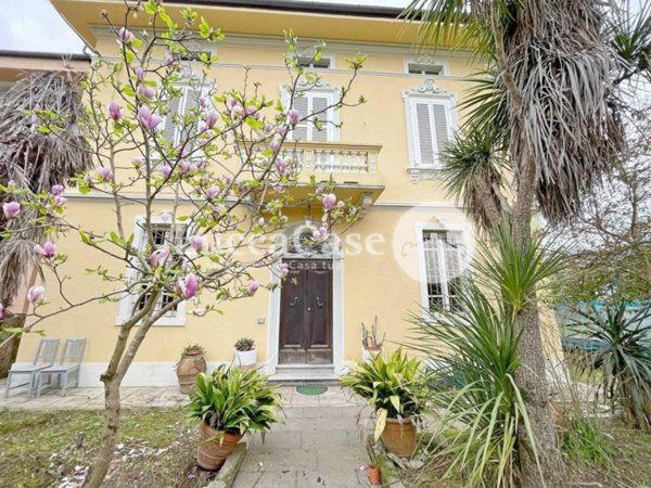 casa indipendente in vendita a Lucca in zona Santa Maria del Giudice