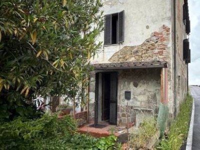 casa indipendente in vendita a Lucca in zona Monte San Quirico