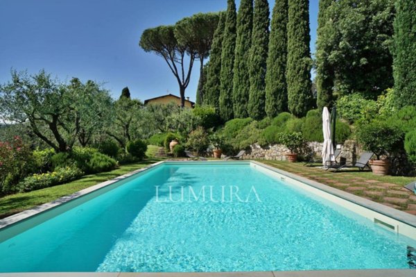 casa indipendente in vendita a Lucca in zona Vallebuia