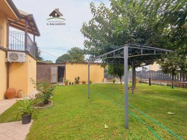 casa indipendente in vendita a Lucca in zona zona Arancio