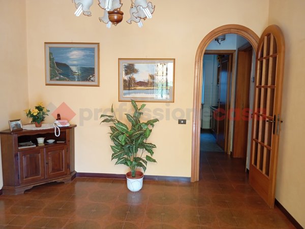 casa indipendente in vendita a Lucca