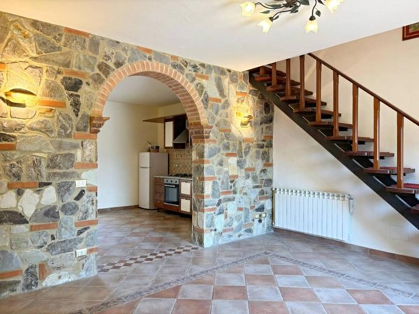 casa indipendente in vendita a Lucca in zona Picciorana