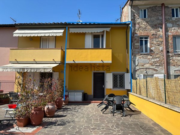 casa indipendente in vendita a Lucca in zona zona Antraccoli