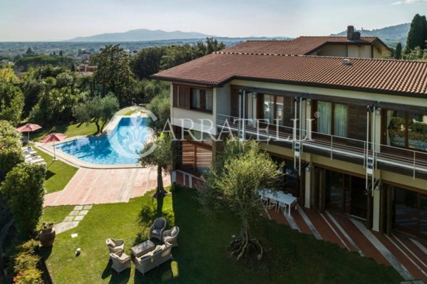 casa indipendente in vendita a Lucca in zona zona San Vito